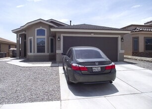 Building Photo - Northeast El Paso 3bed, 2 bath REFRIG A/C ...