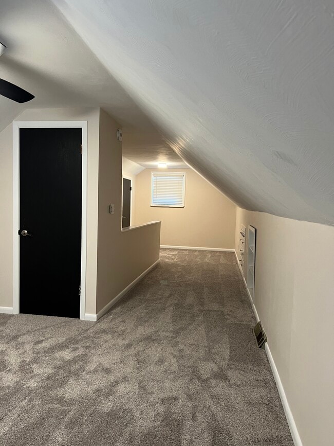 Building Photo - 1122 Sharon Ave