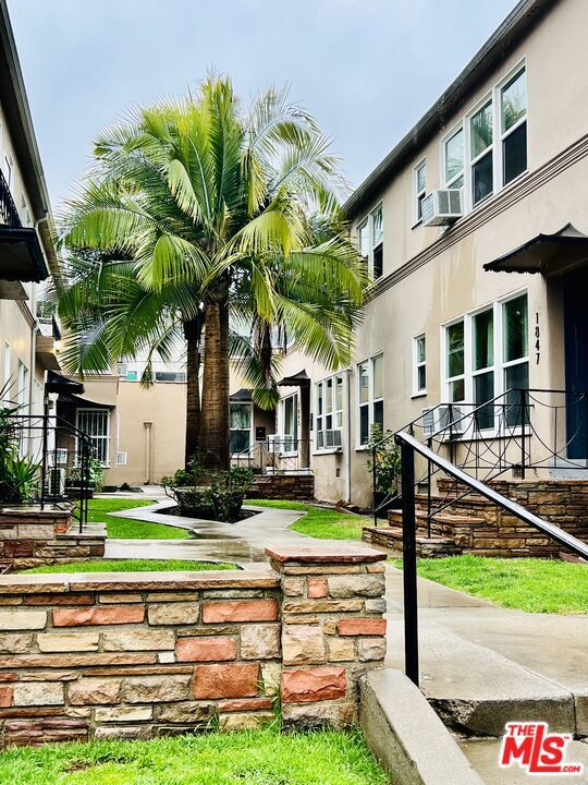 Building Photo - 1843 Normandie Ave