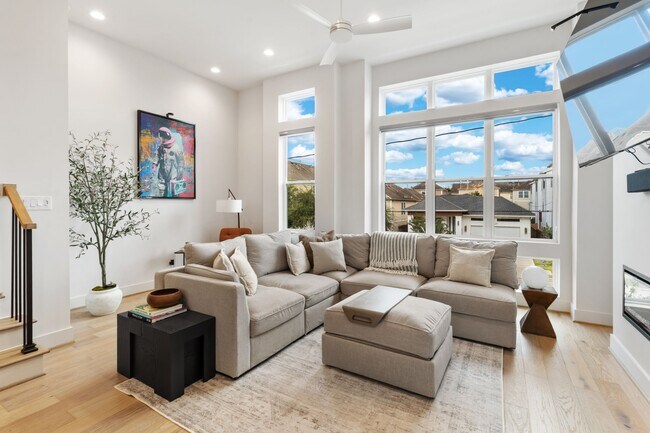 Building Photo - 1504 Ennis St