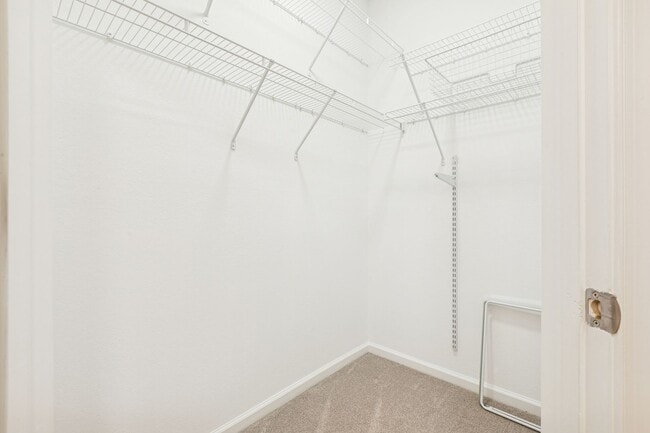 Building Photo - Riverside  Condo-RARE-Ready Now