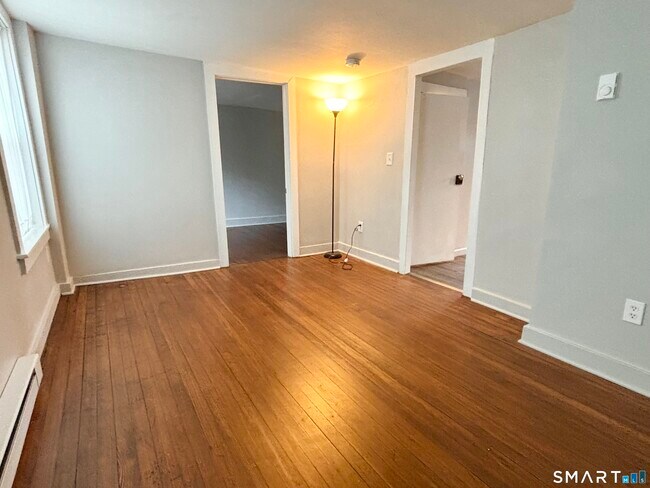 Building Photo - 122 Main St