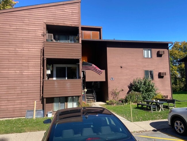 Primary Photo - 356 Village Blvd N