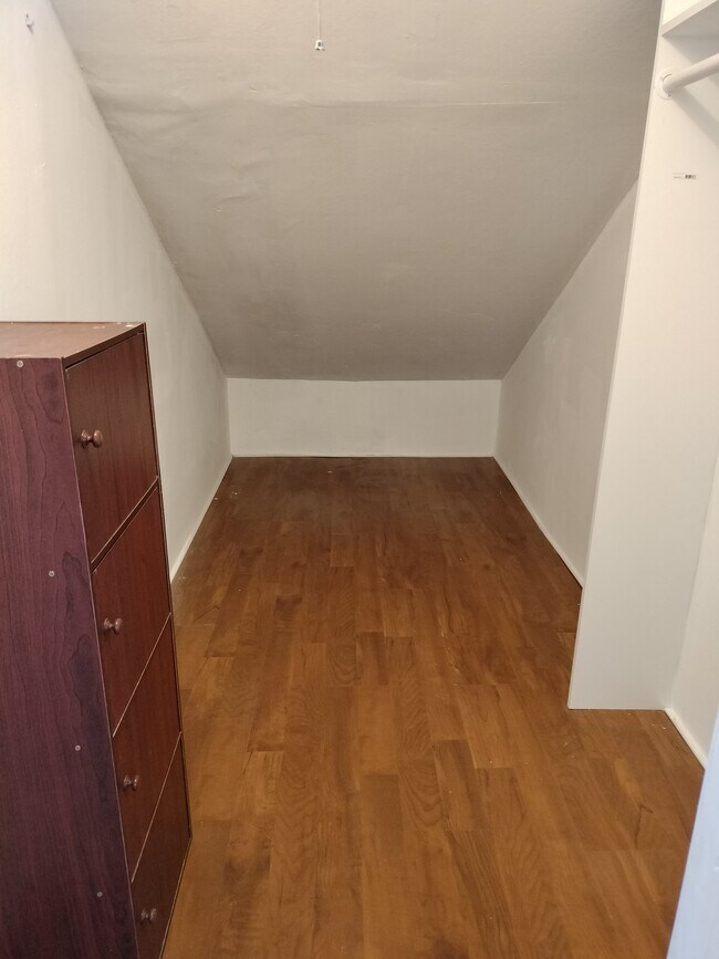 Building Photo - 240 Rowland Ave