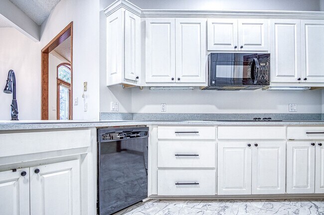 Building Photo - Lake Balboa | Home | Unfurnished