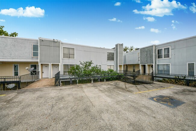 Building Photo - 781 Country Pl Dr