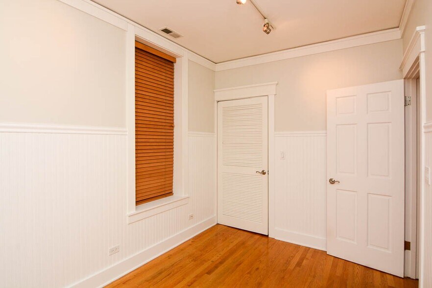 Building Photo - 3614 N Bosworth Ave