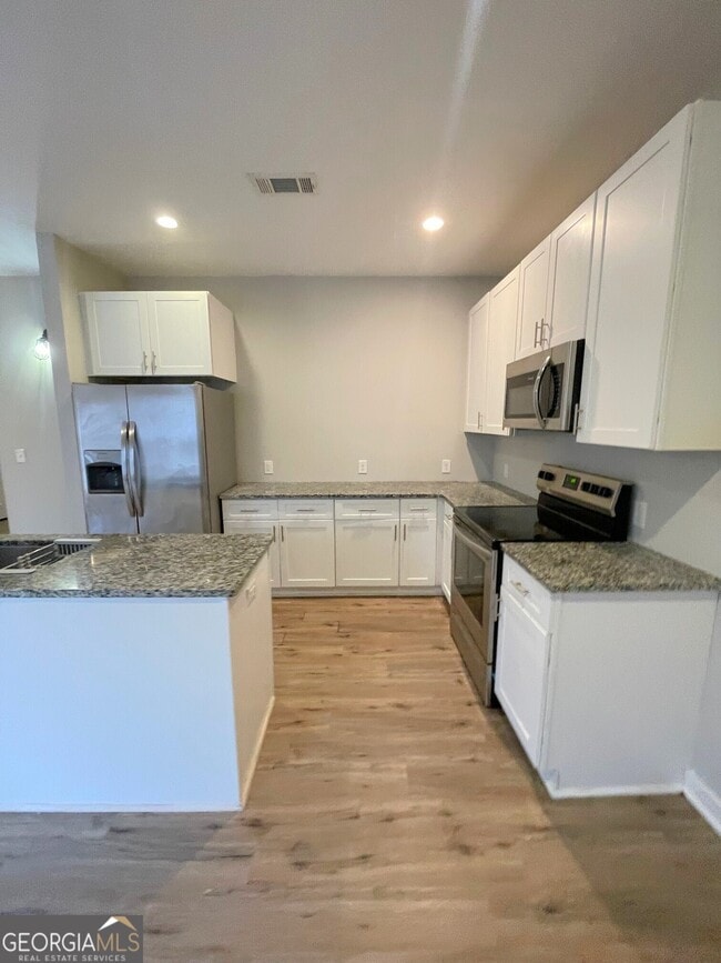 Building Photo - 156 Crest Pointe S