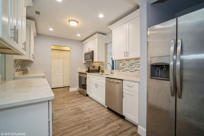 Building Photo - 685 Anthony Trail