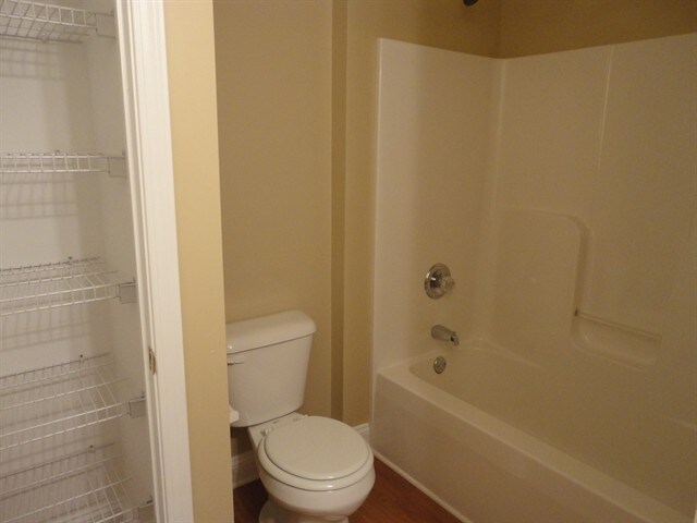 Building Photo - 1455 Woodside Dr