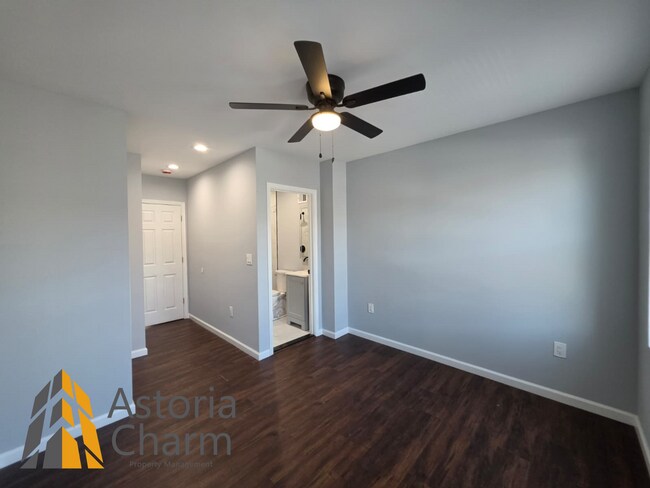 Building Photo - Renovated 2 Bedroom + Den, 3 Bath Home with Ensuites, Finished Basement and Stainless Appliances