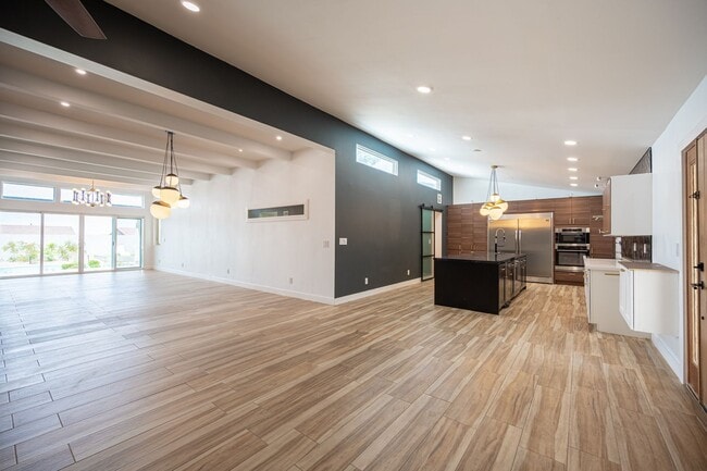 Building Photo - European-inspired Mid-Century Henderson Home!