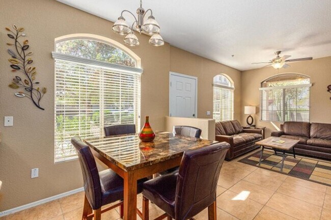 Building Photo - 2 Bedroom, 2.5 Bath Townhome Available NOW!