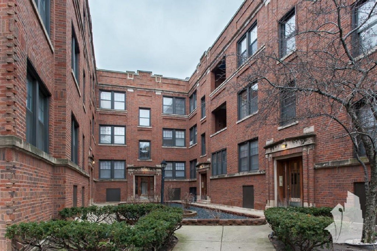 Building Photo - 660 W Cornelia Ave
