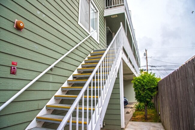 Building Photo - 1066 Coronado Ave