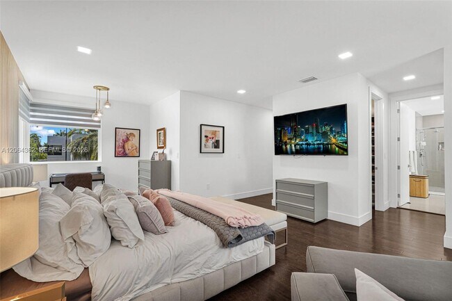 Building Photo - 7509 NW 99th Ave