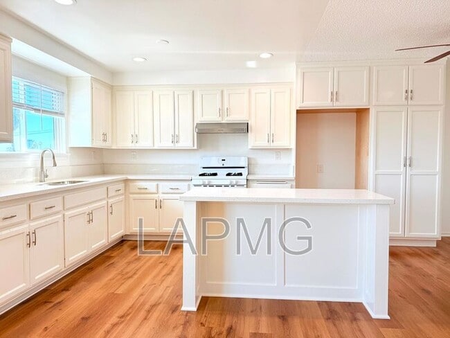 Building Photo - 207 N Mathews St