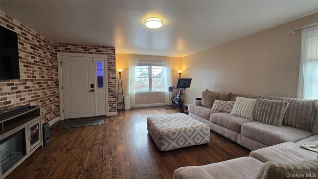 Building Photo - 62 Gibson Pl