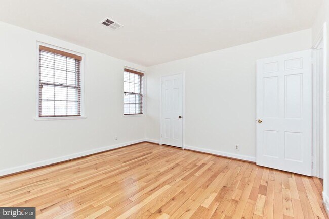 Building Photo - 2907 S Buchanan St