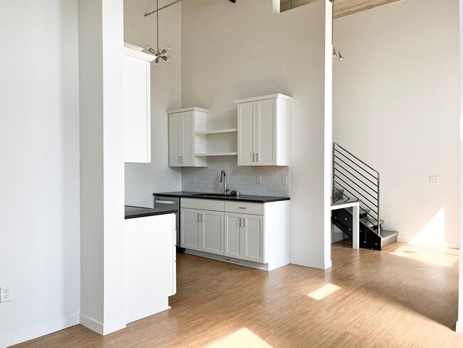 Interior Photo - Grand & Syndicate Apartments