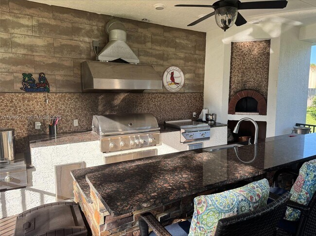 Building Photo - 352 King Fisher Dr