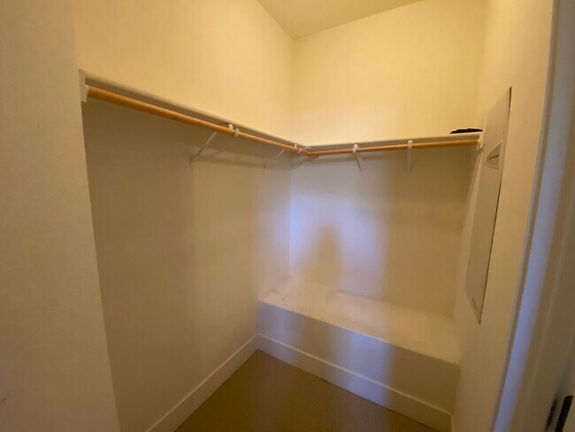 Building Photo - Move In Spectial  *$1000 Rent Credit* Newe...