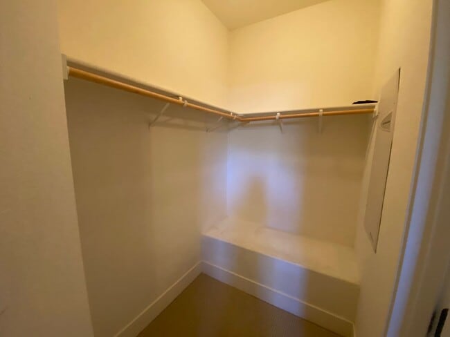 Building Photo - Newer Multi-Level Downtown Townhouse with ...