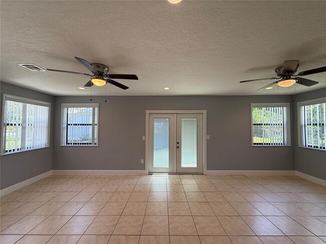 Building Photo - 3239 Cottonwood Ct