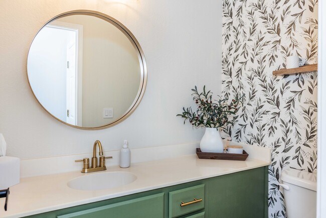 Building Photo - 1954 Bristol St