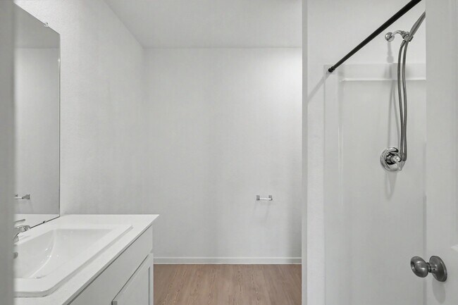 Building Photo - 21154 Vercelli St