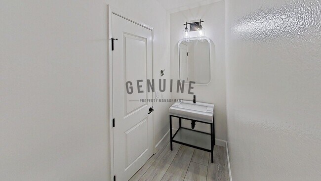 Building Photo - Beautiful 3Bd 2.5Ba Costa Mesa Townhome