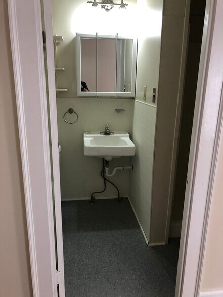 Building Photo - 237 M Aly