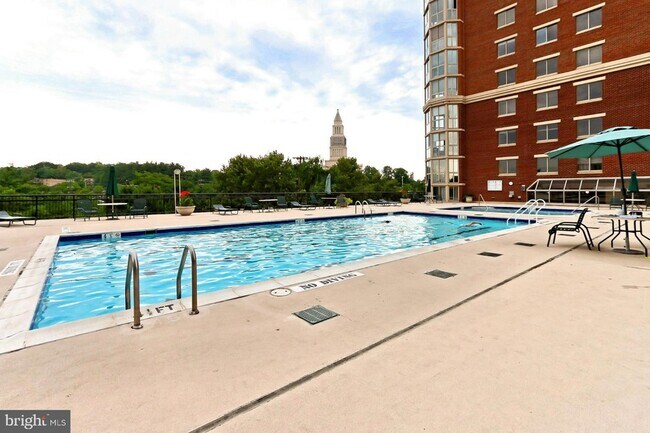 Building Photo - 2151 Jamieson Ave