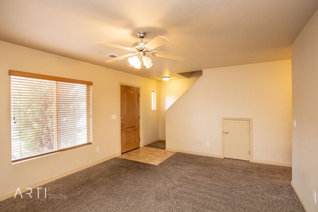 Building Photo - Move in Special 3 Bedroom 2.5 Bathroom In ...