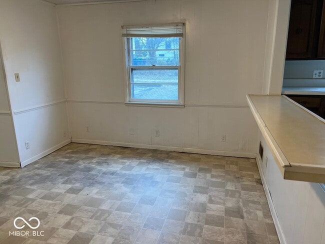 Building Photo - 741 N Rangeline Rd