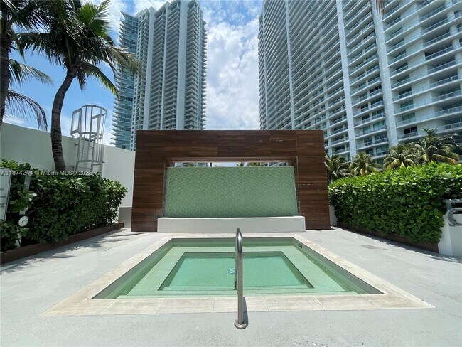 Building Photo - 350 S Miami Ave