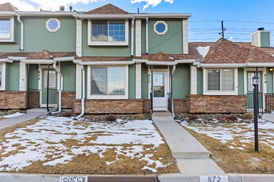 Building Photo - Upgraded 3-Bed Townhome Just Minutes from ...