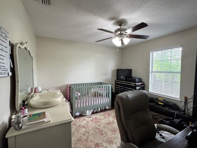 Building Photo - 208 Summerset Ct