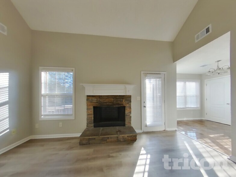 Building Photo - 45 Shenandoah Ln