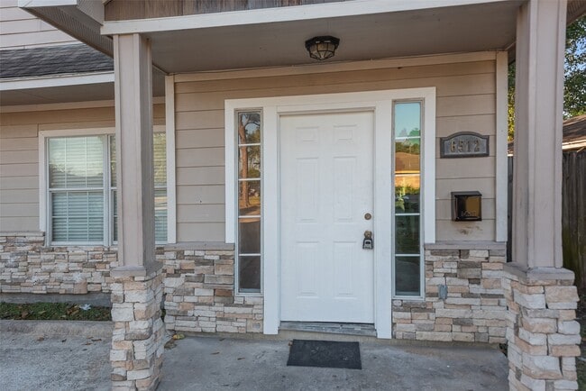 Building Photo - 6512 Nunn St