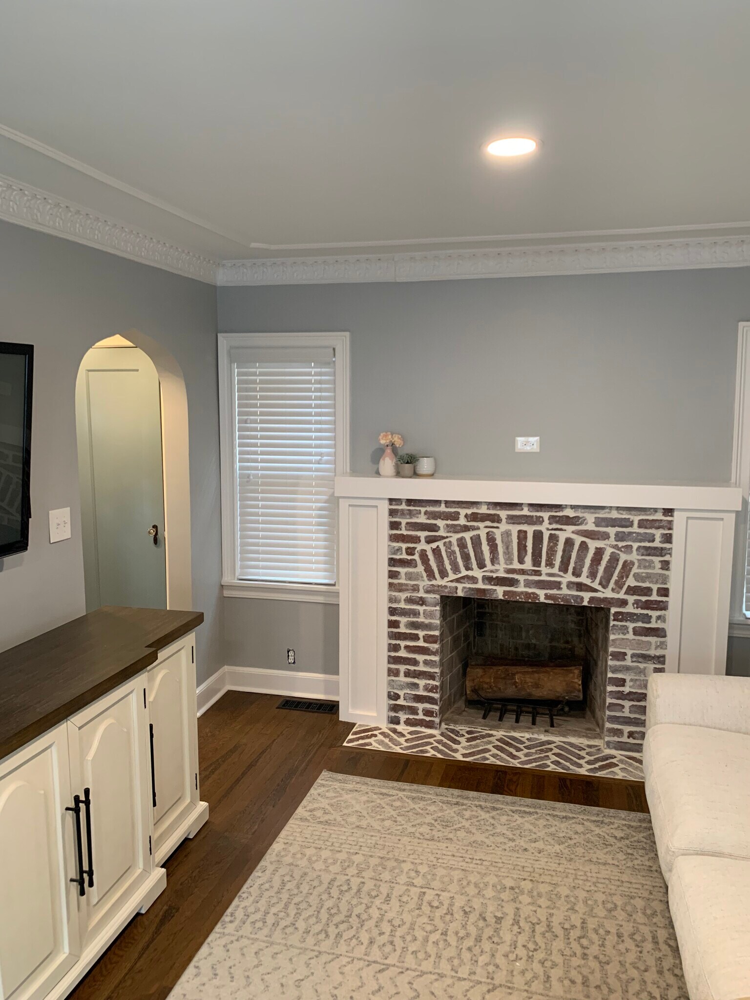 Building Photo - 706 E 71st Ter