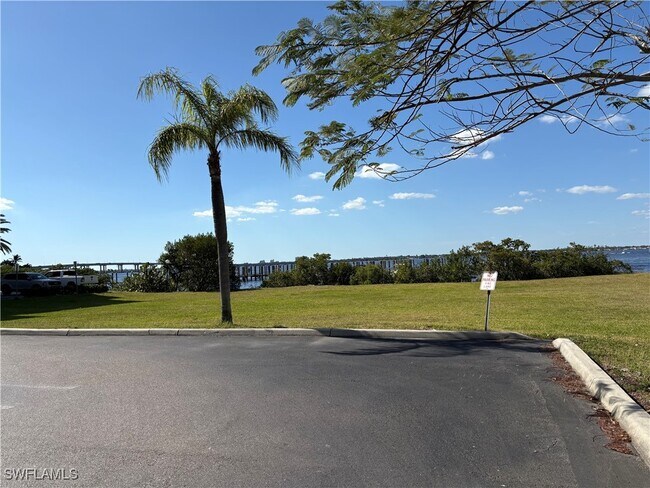 Building Photo - 2875 Palm Beach Blvd