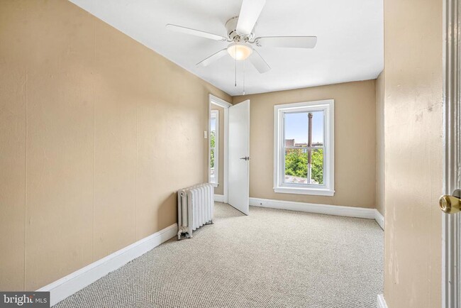 Building Photo - 206 Ripka St