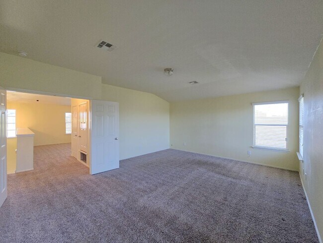 Building Photo - 2405 S Clear Creek Rd