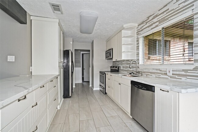 Building Photo - 7310 Kite Hill Dr