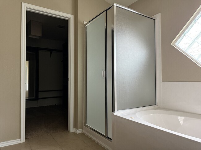 Building Photo - 6208 Melanie Dr