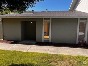 Building Photo - Great condo in a well managed complex with...