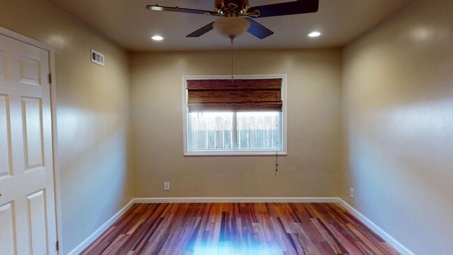 Building Photo - 5705 Mary Ln Dr