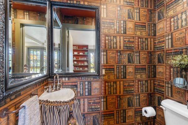 Building Photo - 60 Crescent Dr