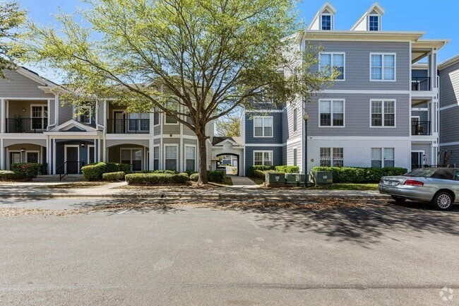 Building Photo - The Savoy at Southwood